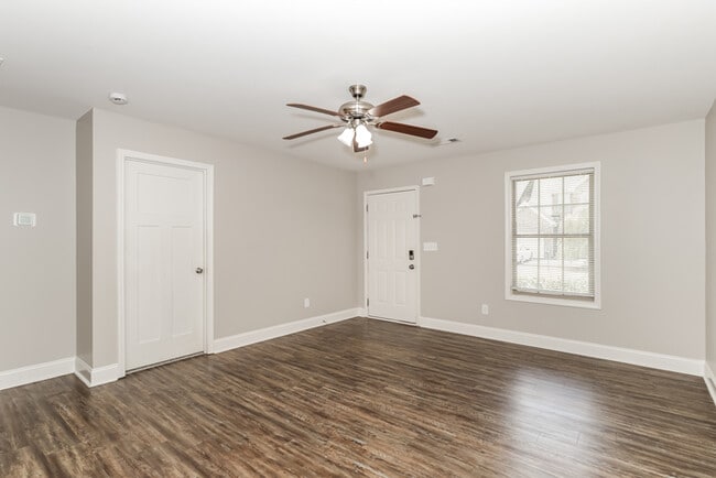 Building Photo - 141 Colony Park Ln