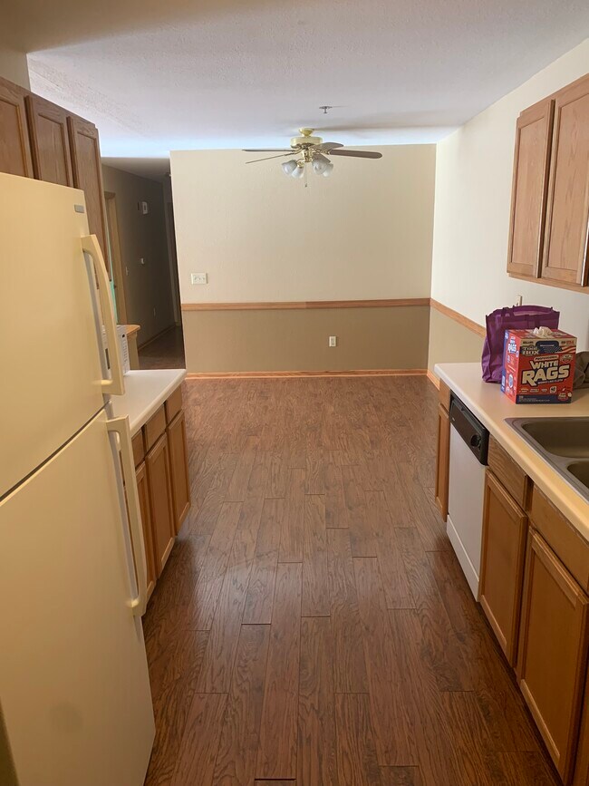 Building Photo - 8411 Lexington Pl