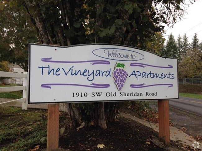 Building Photo - The Vineyards