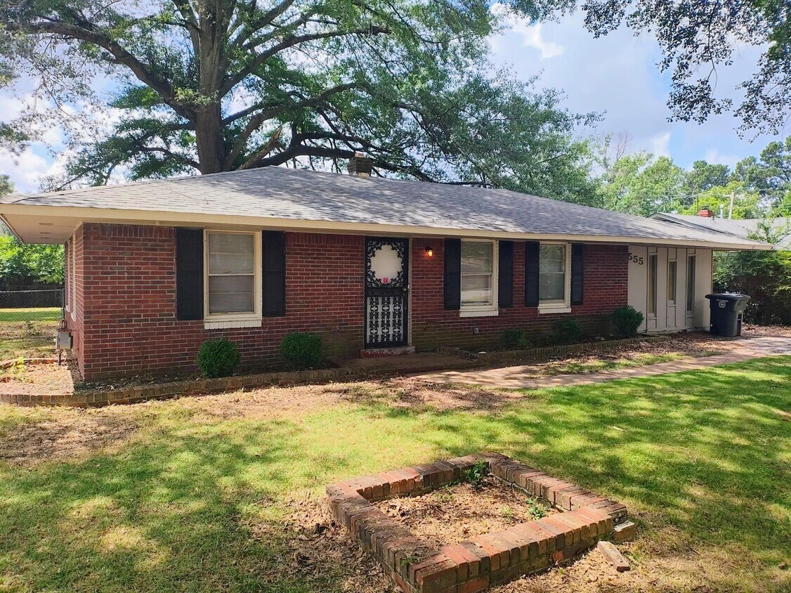 Foto principal - 555 Byron Dr