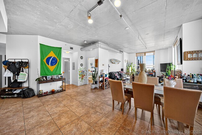 Foto del edificio - 2275 Biscayne Blvd