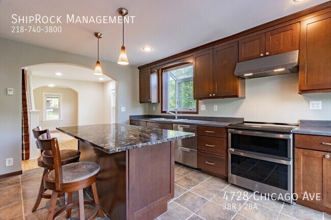 Building Photo - 4728 Chicago Ave