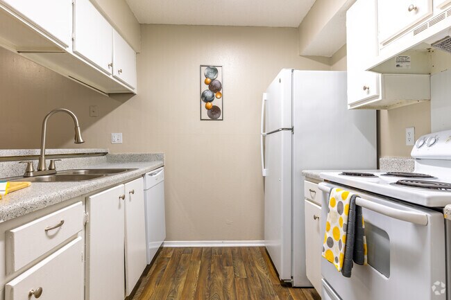 1BR, 1BA - 706SF - Cocina - The Fairways Apartments - Specials Available