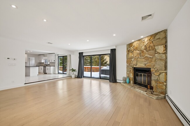 Building Photo - 11 Hudson Terrace