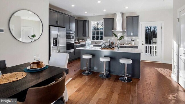 Foto del edificio - 253 Red Leaf Ln