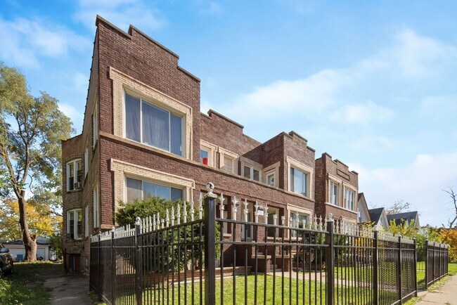 Foto del edificio - 6647 South Hartwell Avenue, Unit 2 - 6649