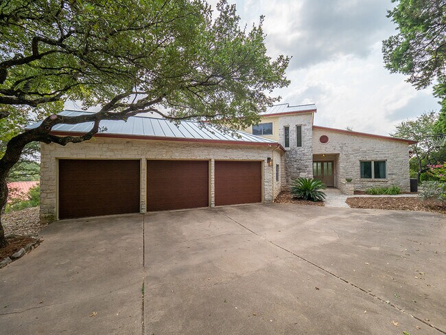 Foto del edificio - 2102 Paisano Rd