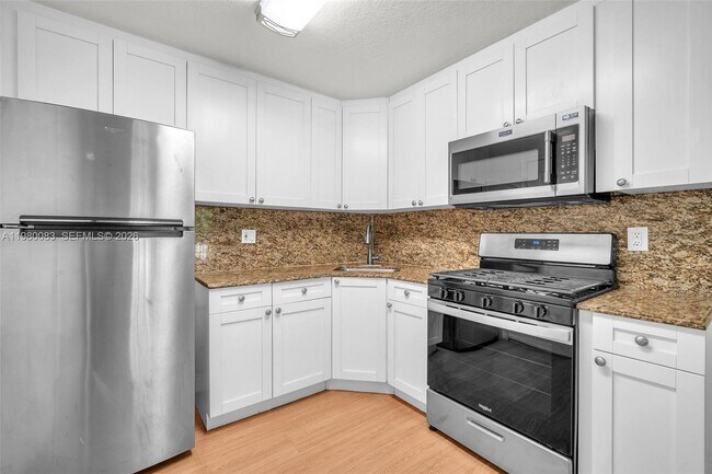 Foto del edificio - 3245 Virginia St