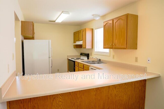 Building Photo - 755 Sivley Rd