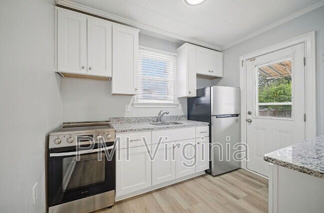 Foto del edificio - 6459 Clare Rd