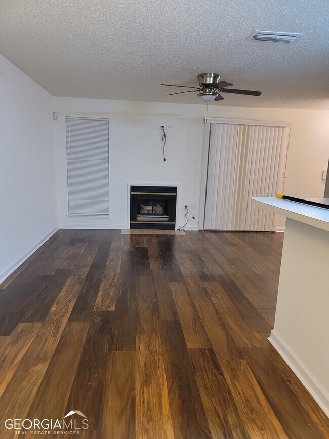 Foto del edificio - 632 Granville Ct