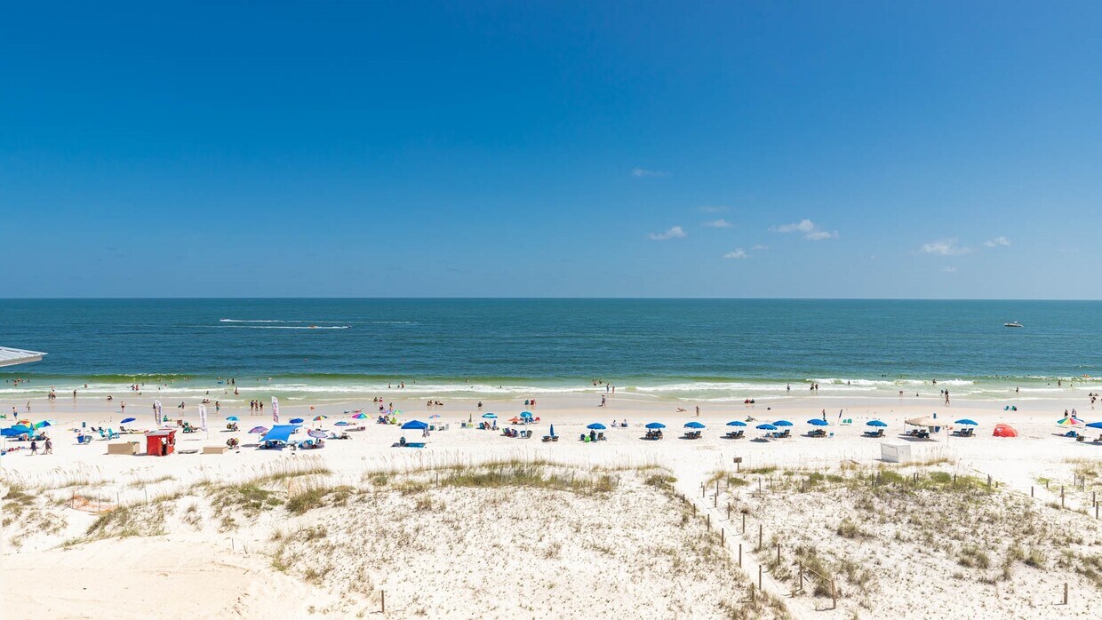 Foto principal - 615 W Beach Blvd
