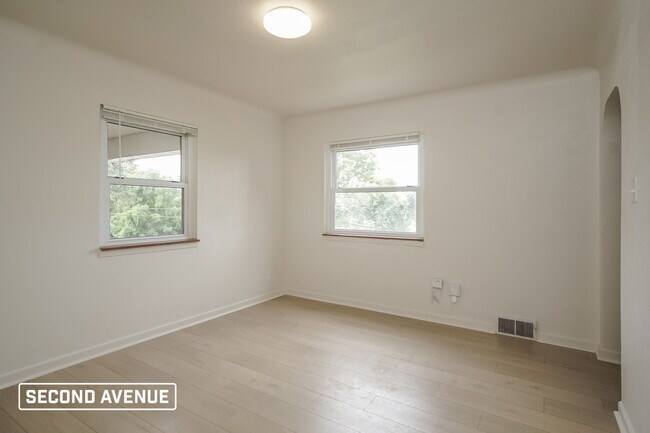 Foto del edificio - 1900 Hankins Dr