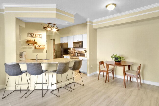 Foto del edificio - 2111 Myrtlewood Cir E