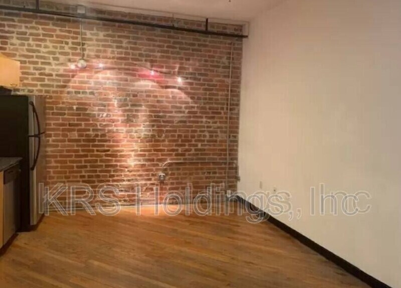 Building Photo - 1318 W Broad St