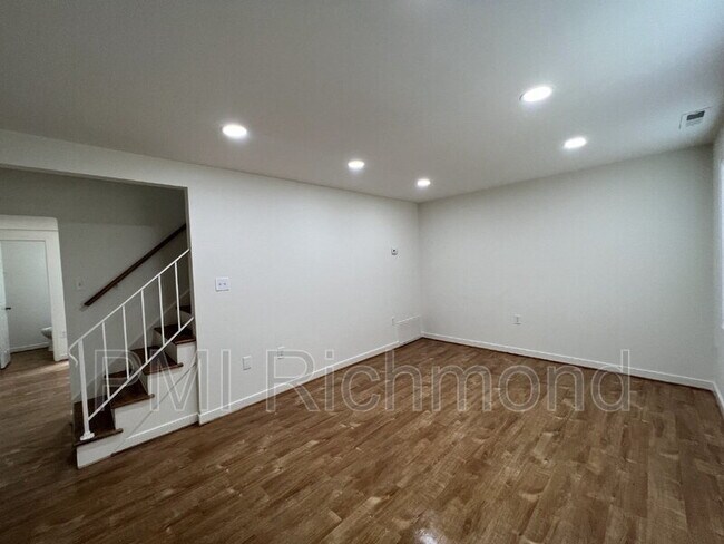 Foto del edificio - 307 Cedarwood St