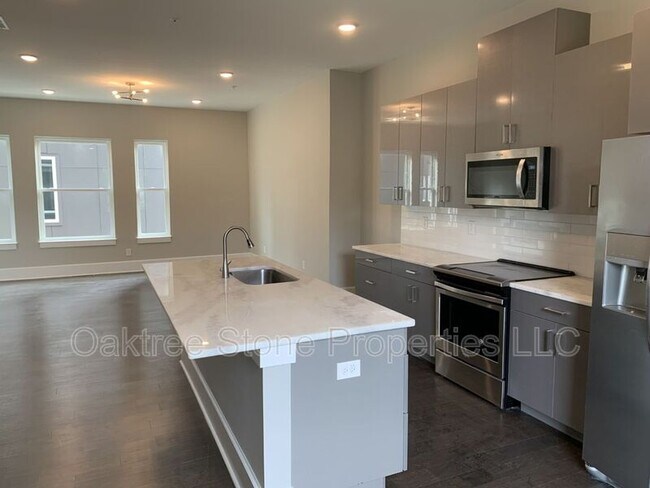 Building Photo - 456 Parkway Dr NE
