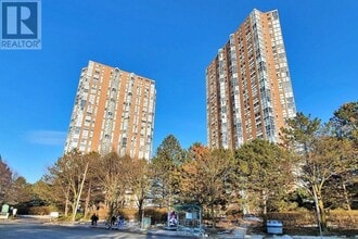 Building Photo - 5 Concorde Pl