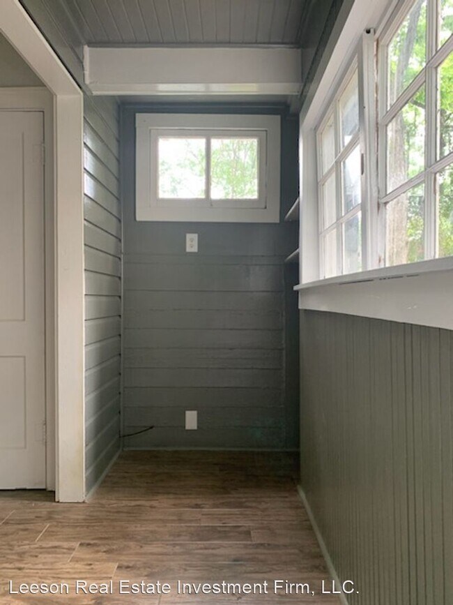 Building Photo - 3 br, 1.5 bath House - 911 Sheridan Ave.