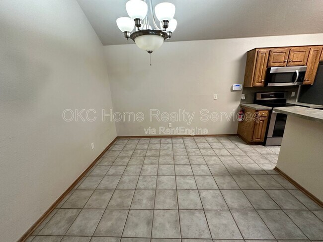 Building Photo - 1306 SW 25th St