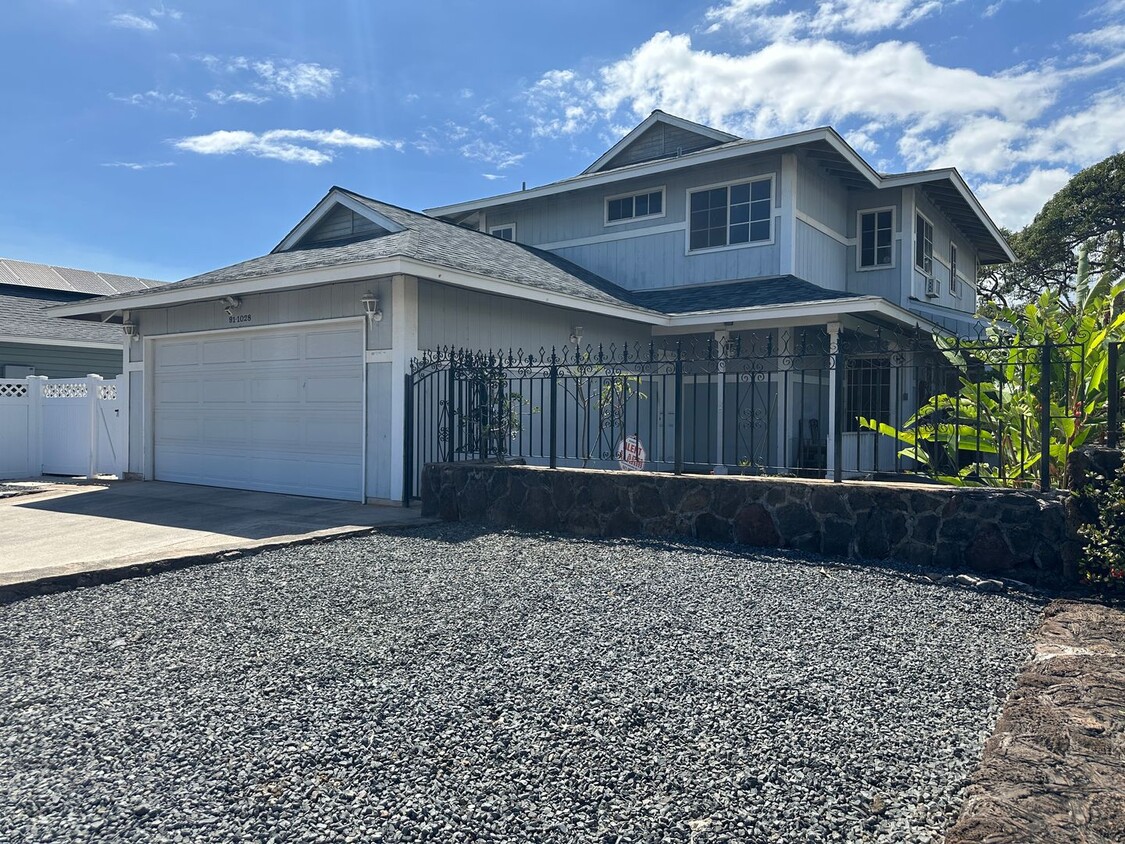 Foto principal - Free Perks, Spacious 4-Bedroom, 3-Bath Home!