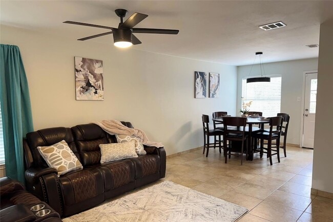 Foto del edificio - 6300 Crumley Ln