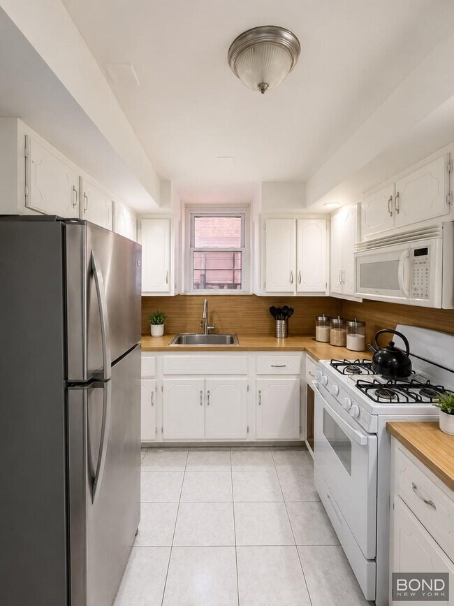Building Photo - East 51st Street