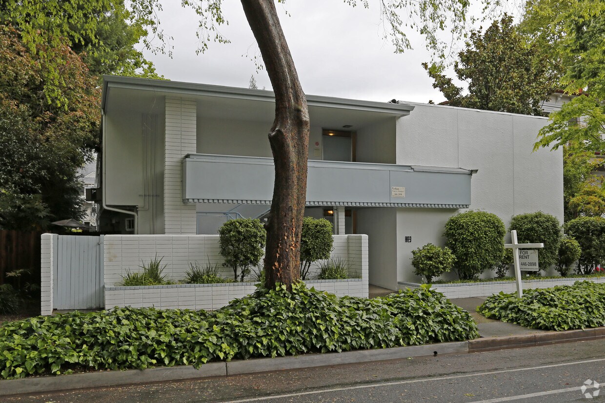 Foto principal - 1823 H St
