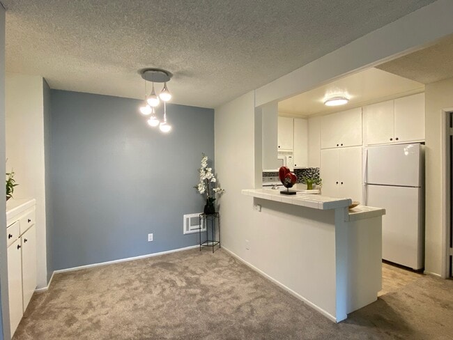Updated condo - 355 S Los Robles Ave