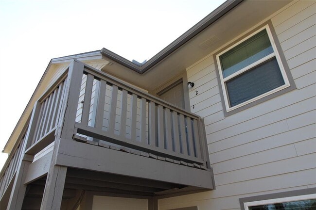 Building Photo - 316 Falcon Ct