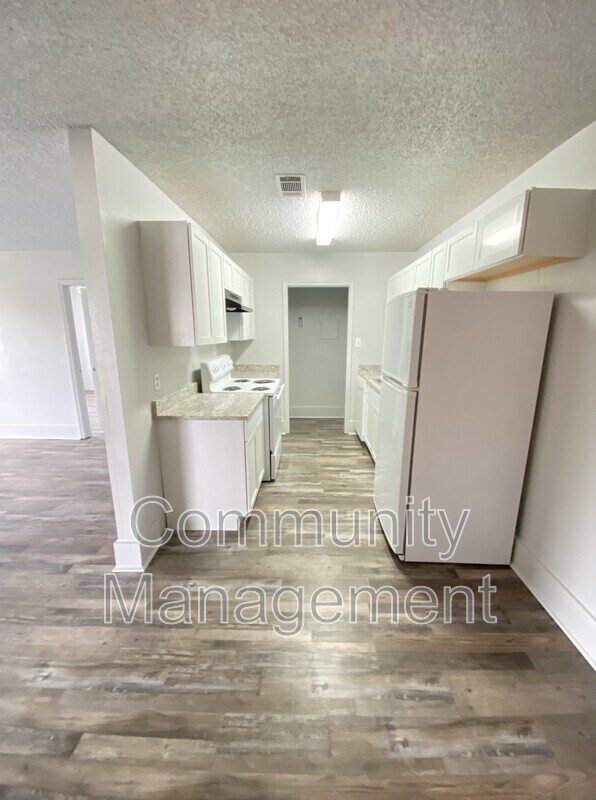 Building Photo - 1005 Shilo St