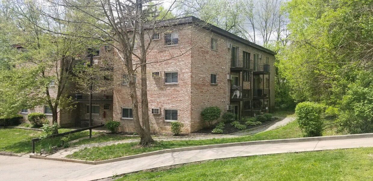 6252 Beechmont Ave Unit 8, Cincinnati, OH 45230 Apartments in