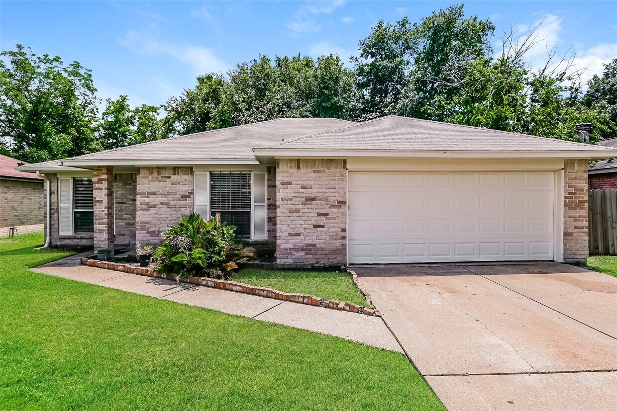 Foto principal - 18747 Denise Dale Ln