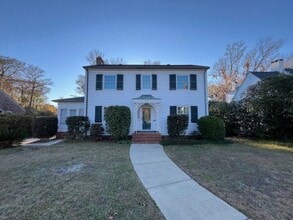 Building Photo - 418 Forest Hills Dr