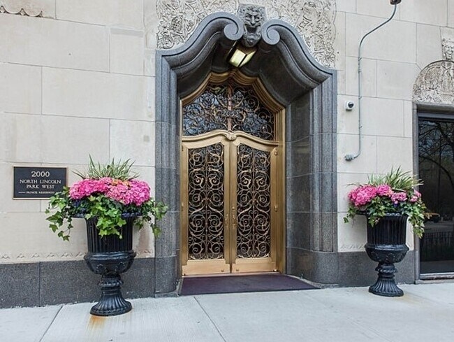 Foto del edificio - 2000 N Lincoln Park W