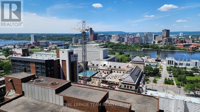 Building Photo - 340 Queen St