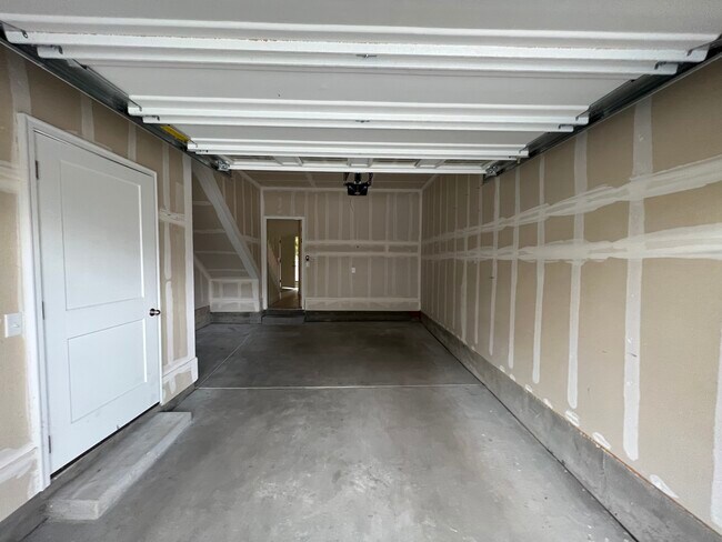 Grage - 12890 King St
