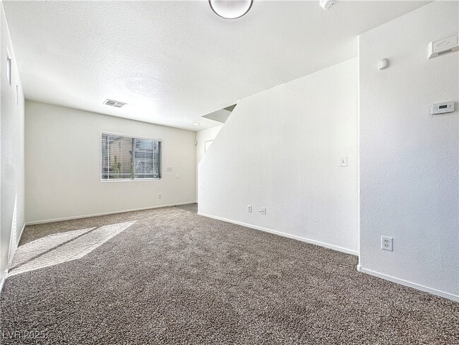 Foto del edificio - 5278 Paradise Valley Ave