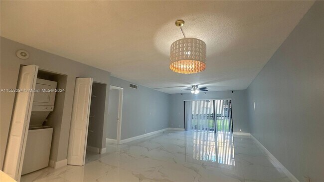 Foto del edificio - 415 Lakeview Dr