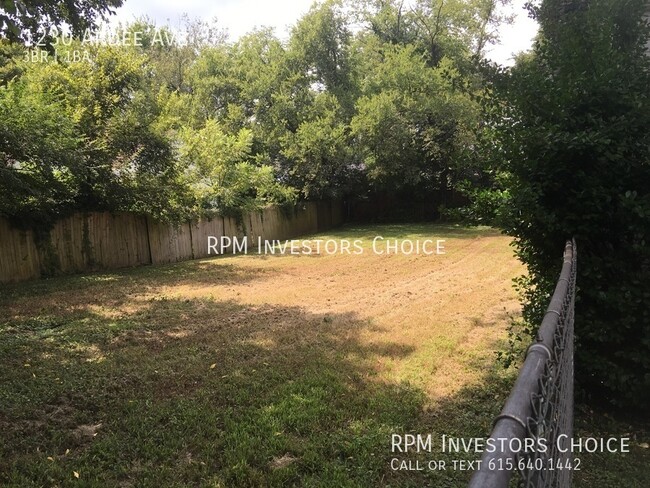 Foto del edificio - Classic 3 bed /1 bath E. Nashville home w/...