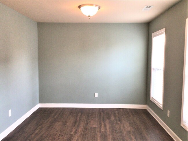 Building Photo - 1671 Crestlawn Trail