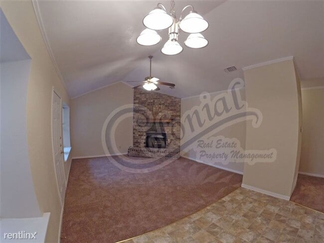 Foto del edificio - 215 E Robin Ln