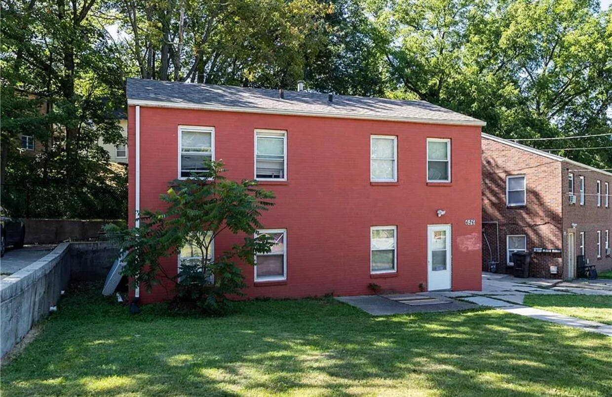 Primary Photo - 626 Bancroft St