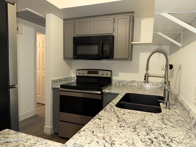 Foto del edificio - 17 E Ruth Ave