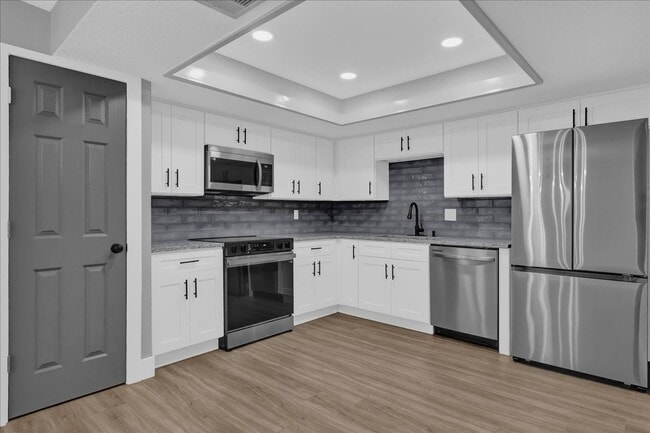Building Photo - FOR RENT!! SIMPLY STUNNING 4 BED 2 BATH PO...