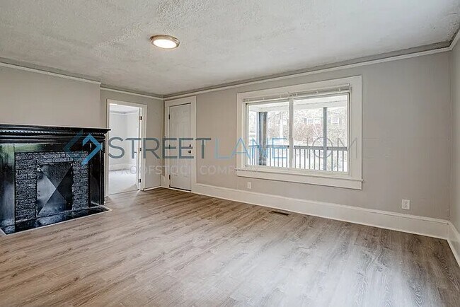 Building Photo - 405 Caughlin Ave