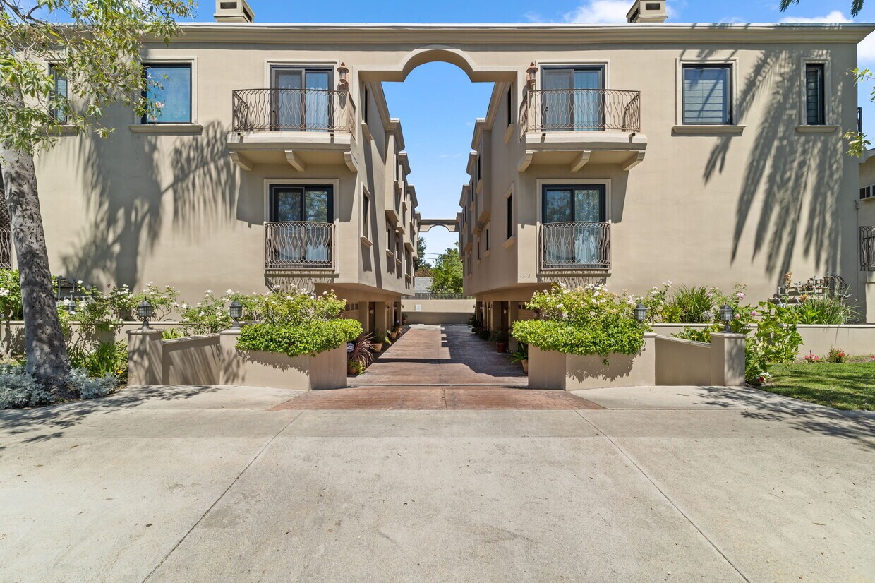 Primary Photo - 4312 Tujunga Ave