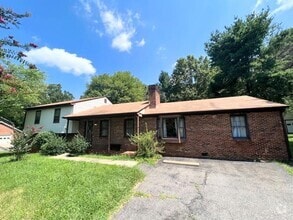 Building Photo - 1512 Greenview Dr