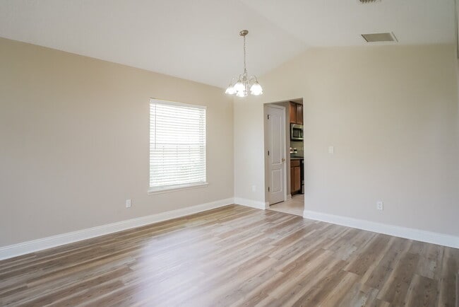 Building Photo - 1129 Sandlake Rd
