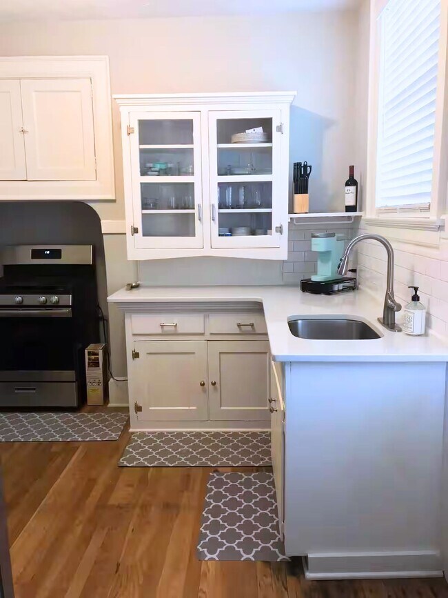 Building Photo - Midtown Duplex